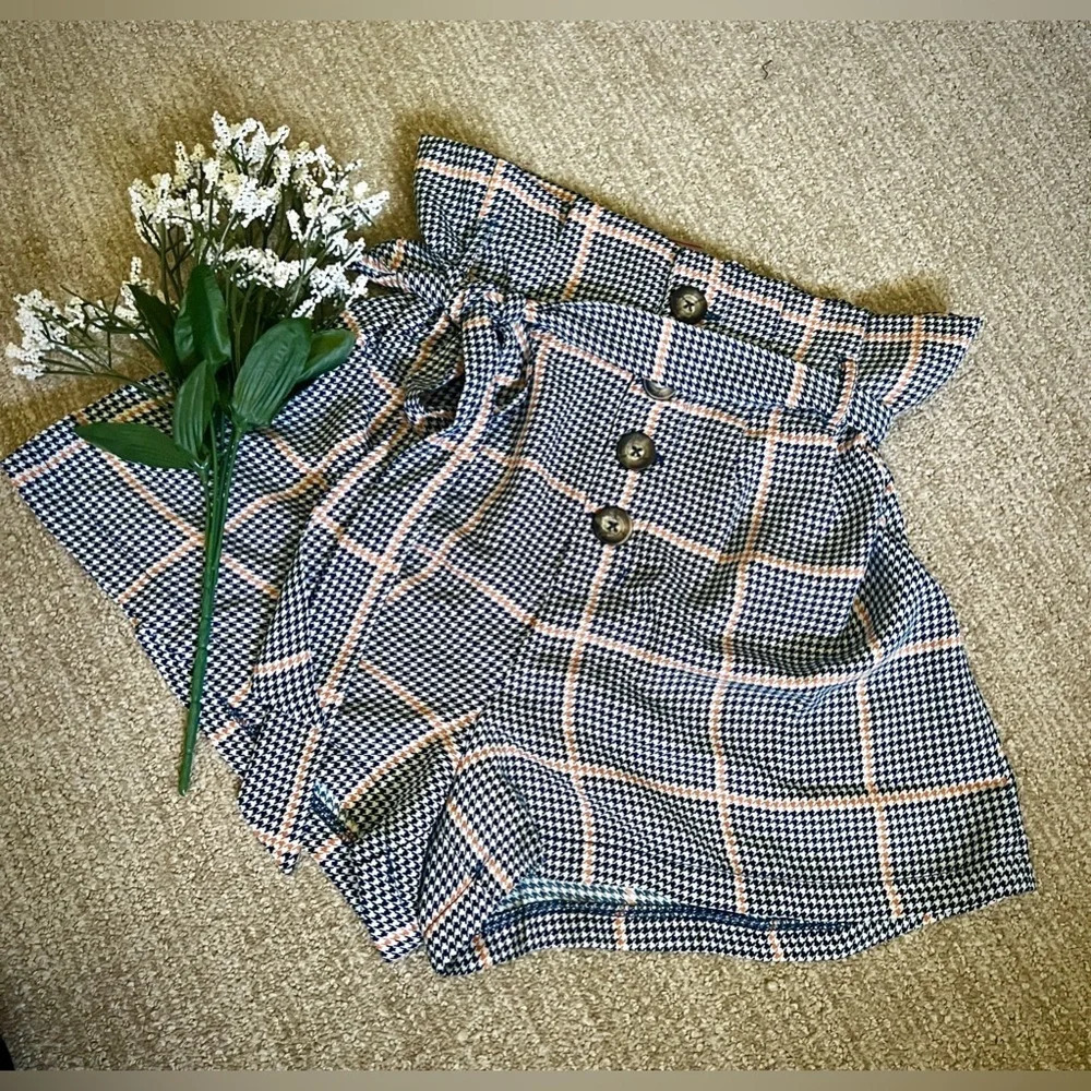 Forever 21 NWT Plain Paperbag High Waist Short - XS
